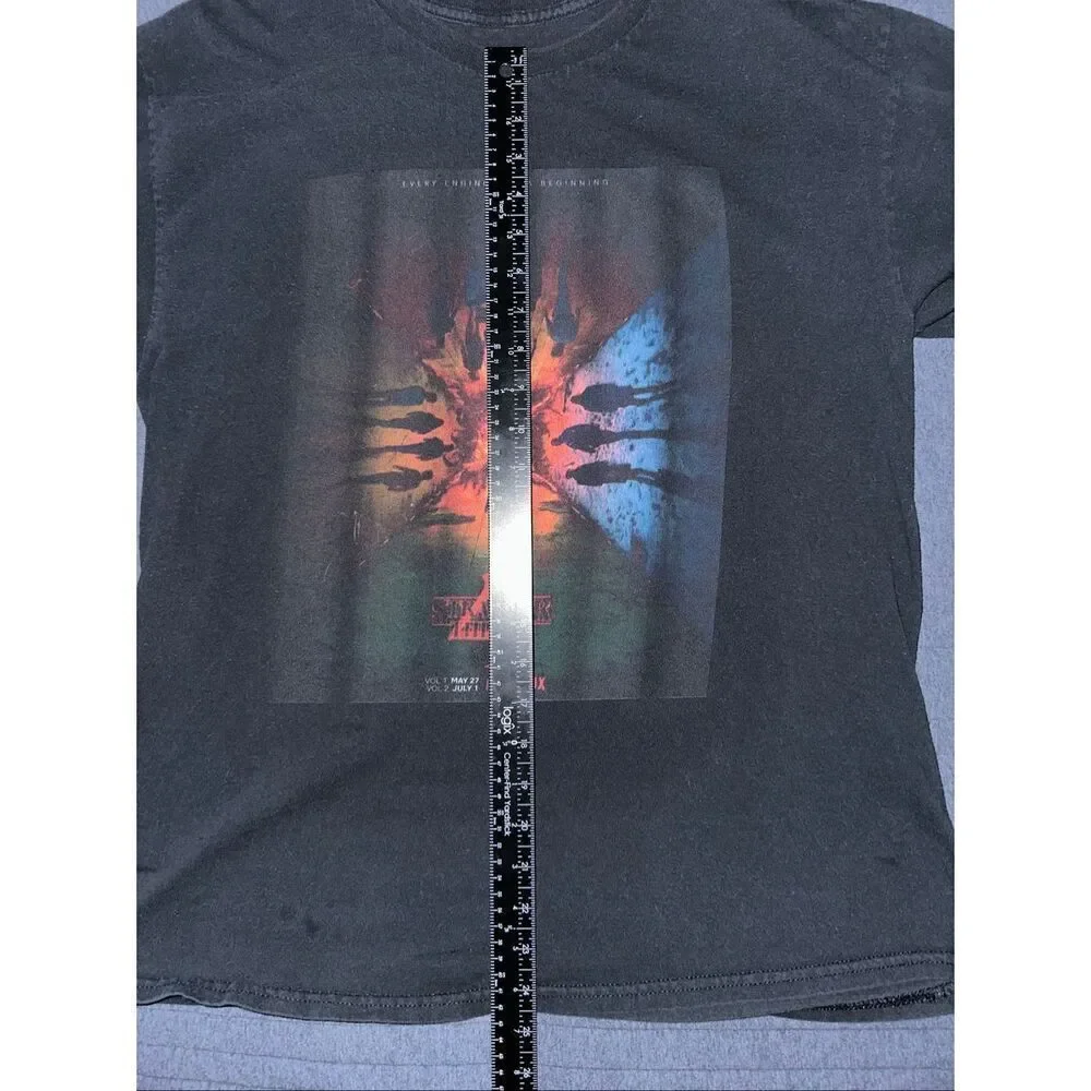 Stranger Things Season 4 Promo Poster Graphic T-Shirt – Men’s Large (No Tag) – P